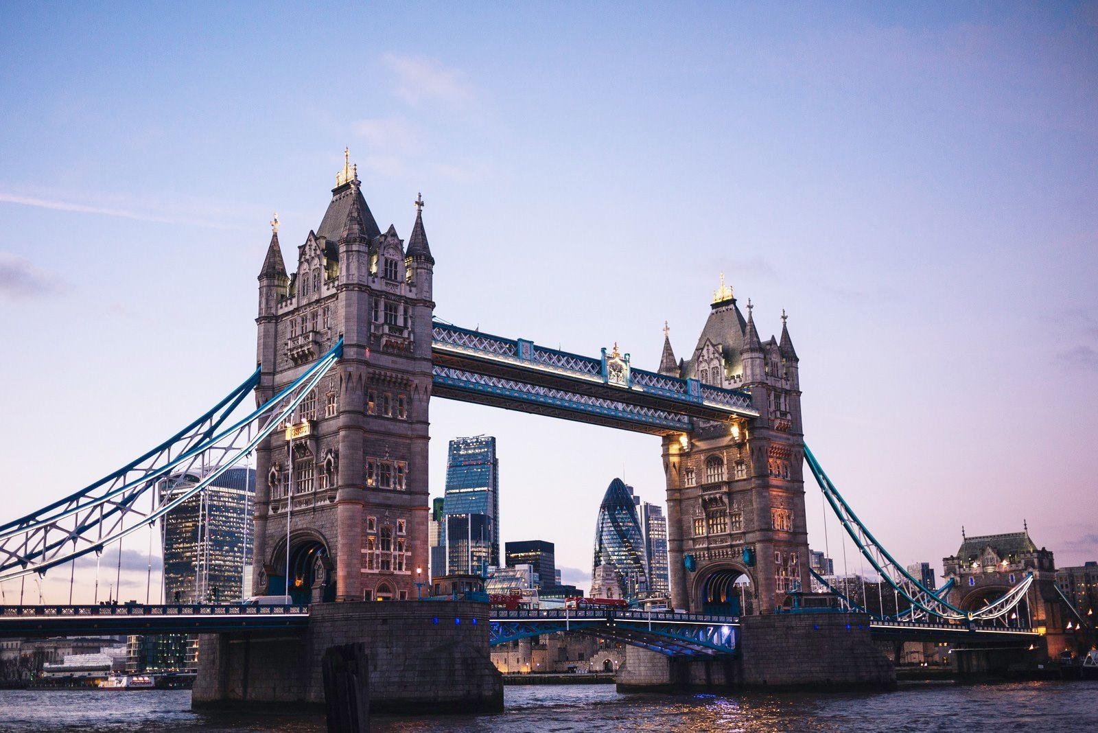 United Kingdom travel eSIM by Pirate Mobile